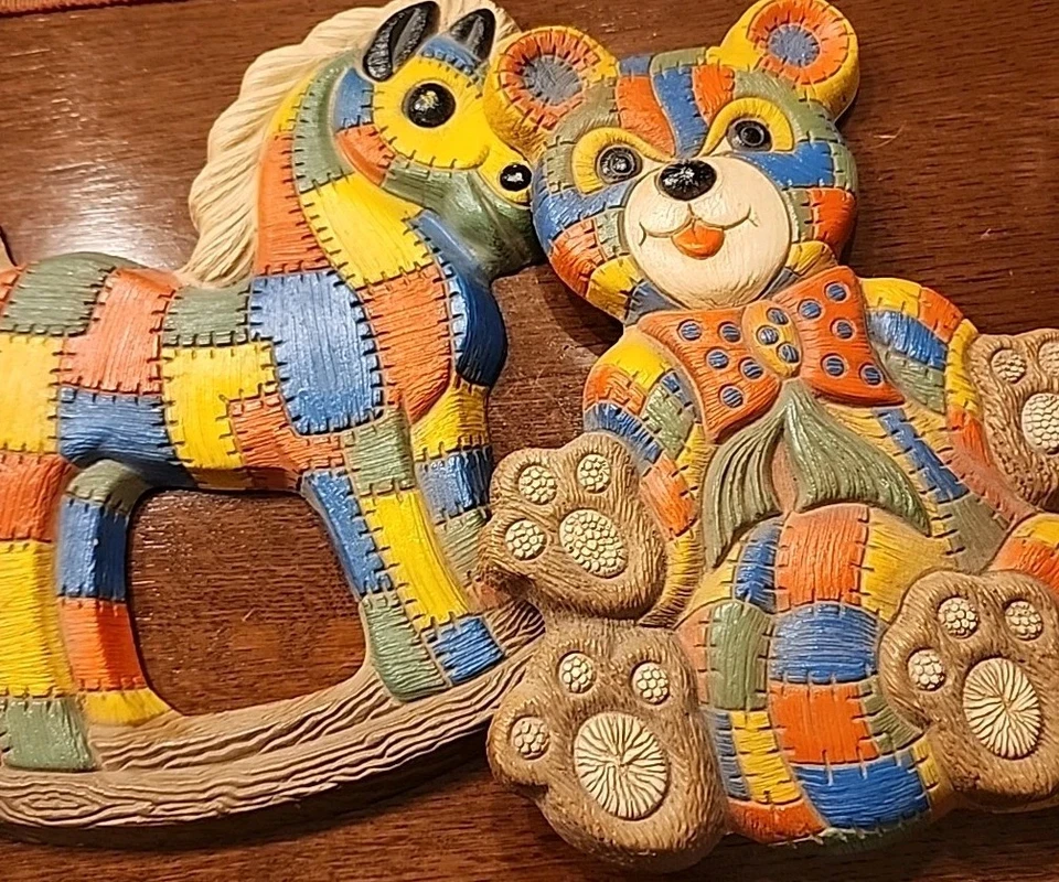 Oso de peluche caballo mecedor retazos artesanales de espuma Syroco 70 de colección, decoración de pared para guardería Foto 1 de 4