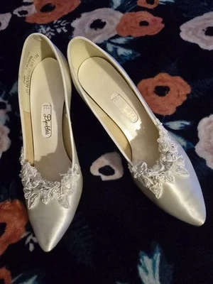 Wedding Woman Shoes Size  7 1/2 - Image 1 of 4
