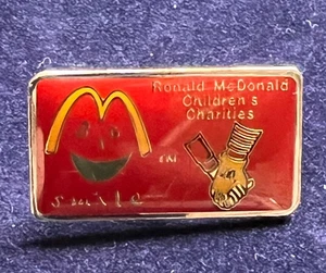 RONALD MCDONALD CHILDREN’S CHARITIES ‘SMILE’ ENAMEL PIN BADGE - Picture 1 of 3