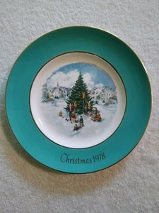 Placa de colección de 9" recortando el árbol Navidad 1978 para coleccionistas Avon Enoch Wedgwood - Imagen 1 de 3