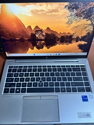HP EliteBook 840 G8 14" (512GB SSD Intel Core i5-1145G7 2.6GHz 8GB RAM)  Foto 1 de 3
