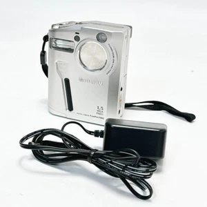 FUJIFILM FinePix 1700Z Silver Digital Camera 1.5MP 3x Optical Zoom w/New battery - Picture 1 of 11