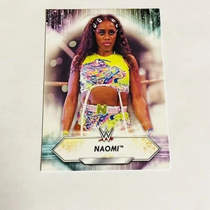 Tarjeta base Topps WWE 2021 #121 Naomi - Imagen 1 de 2