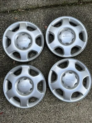 Subaru Legacy 1998-1999 14’’ tapacubos cubierta de rueda 28811-AC150 nuevo juego de 4 Foto 1 de 2