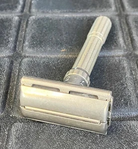 Vintage 1963-64 Gillette Slim Adjustable Razor Date Code I-2 - Picture 1 of 10