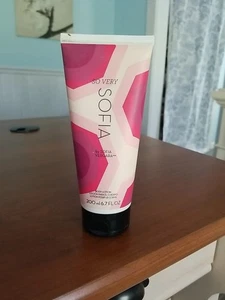 NUOVO Vintage Avon So Very Sofia by Vergara crema idratante corpo lozione 6,7 once 200 ml - Foto 1 di 2