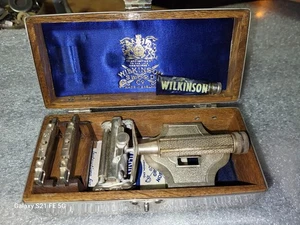 Vintage Wilkinson Sword Razor & Extras in Metal Lined Wood Case England - Picture 1 of 18