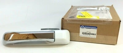 RAM 1500 2500 3500 4500 Manija de puerta trasera exterior lado conductor blanco cromado OEM Foto 1 de 4