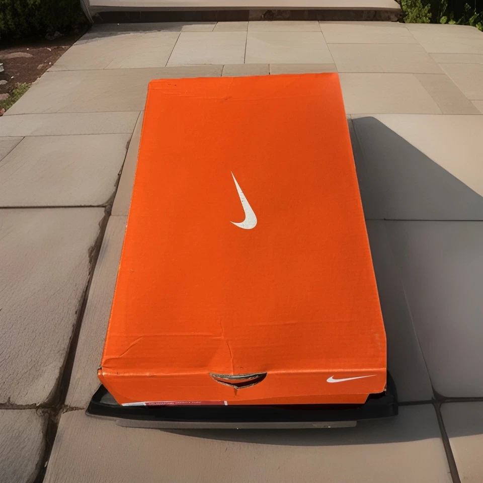 Zapatos de césped de softbol talla 6 (GS) Nike (7,5 para mujer) nunca usados Foto 1 de 4