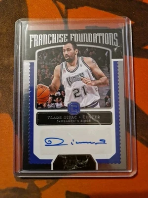 VLADE DIVAC 2017-18 Panini CORNERSTONES FRANCHISE FOUNDATIONS #FF-VDV Auto /159 - Image 1 of 3