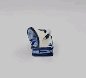 Vintage Delft Gramaphone Record Player Miniature Figurine Ceramic Blue White - Picture 1 of 8