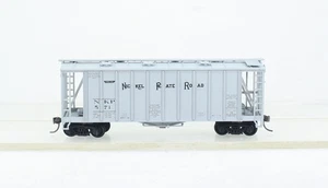 HO Scale Con-Cor Nickel Plate Road 40' Airslide Covered Hopper Kadees NKP 571 - Picture 1 of 7