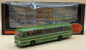 EFE 1:76 Plaxton Panorama Coach - Southdown 15709 - Picture 1 of 4