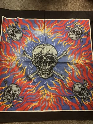 Bandana calaveras llameantes vintage finales de los 80 principios de los 90 Foto 1 de 4