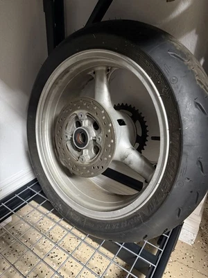 Rueda trasera ZX6R 2002 Foto 1 de 2