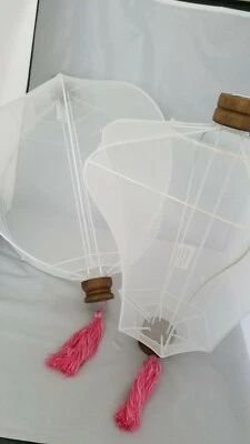 Juego de linternas blancas colgantes Pottery Barn para niños borlas rosas dormitorio de niñas nuevo Foto 1 de 4