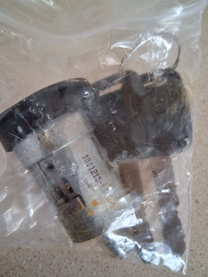 Novo cilindro de trava de ignição Saturn SL2 SL1 SC2 SL SC1 SW2 SW1 1995-1998 - Imagem 1 de 4