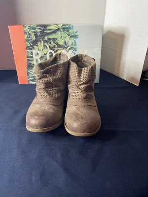 ROXY Mujer Talla 6.5 Botines Perforados Marrón Buckeye II Pull-On Foto 1 de 4
