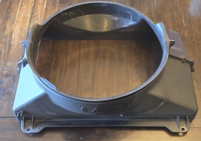 Cubierta de ventilador de 2 piezas Chevy GMC 1999-2004 OEM 5,3 L V8 #15707562 #15088327 Foto 1 de 4