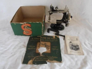 Antique Singer Childs Sewing Machine #20 Black With Instructions Sewhandy Toy - Picture 1 of 17
