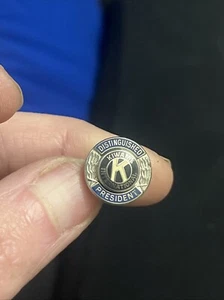 Kiwanis International Distinguished President Award Lapel Pin - Silver Tone - Picture 1 of 1