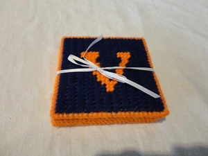 Conjunto de posavasos artesanales de lona de la Universidad de Virginia/4 posavasas de plástico hechas a mano de la NCAA - Imagen 1 de 2