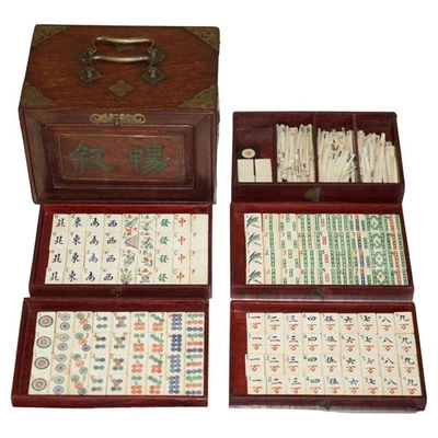 ANTIQUE COLLECTABLE MAHJONG CIRCA 1920'S CHINESE EXPORT PERIOD HAND CARVED CASE - Image 1 of 4