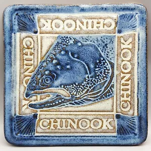 Azulejos de cerámica de salmón Chinook trivet pescado 7,25" firmado B. C. cerámica pesada - Imagen 1 de 10