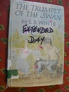 THE TRUMPET OF THE SWAN BY E. B. WHITE - swam save boy from drowning - Imagen 1 de 11