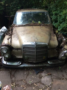 Mercedes 300 SEL Gold Petrol 2778 cc Restoration or Spares 1968 - Picture 1 of 7