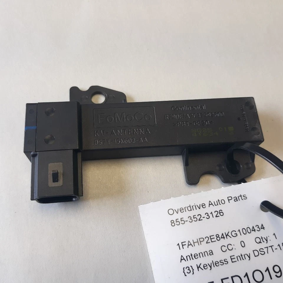 Módulo de antena de entrada sin llave Ford Taurus {DS7T-15K603-AA} 2019 2018 2017 2016  Foto 1 de 4