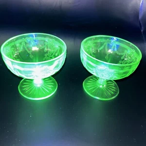 Vintage Set of 2 Sherbet Dessert Cups Green Depression Uranium Glass - Picture 1 of 11