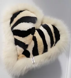 Pelz Herz Kissen Nerz Samt Shadowfuchs Deko Liebe Hochzeit Geschenk Vanille - Bild 1 von 5