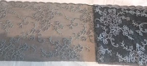 Coupon de dentelle à motifs de fleurs beiges/bleu mesurant 1,3 m X 21 cm neuf - Picture 1 of 2