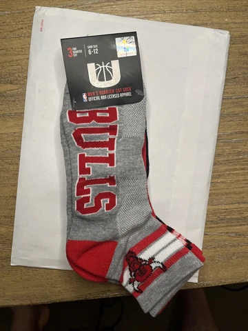 Official NBA Licensed Apparel Men's Quarter Cut Sock 3 Pairs Chicago Bulls Cover