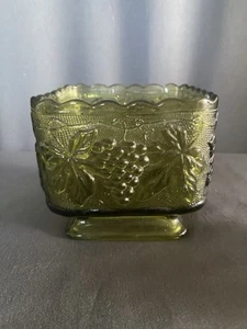 Vtg Indiana Glass Green Square Footed Candy Dish Embossed Grape Design - Picture 1 of 9