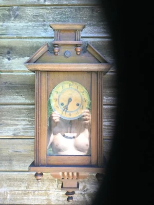 ANTICO OROLOGIO DA PARETE A PENDOLO FRANCESE PRIMO 900 NOCE LIBERTY NON FUNZIONA - Immagine 1 di 4