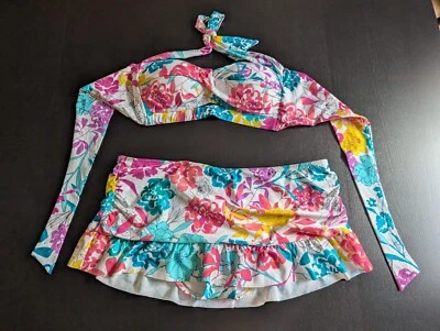 Traje Kenneth Cole con volantes y parte inferior con falda talla 10-12/36C/34DD venta al por menor $155 Foto 1 de 4