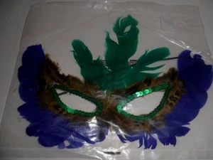 Mardi Gras Face/Eye Mask Masquerade Feathers Sequins Venetian Style NIP - Picture 1 of 2