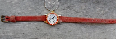 Vintage SWISS Mechanical Wind Up FUNCIONA VERMELHO - Imagem 1 de 2