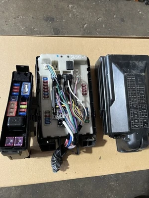 OEM 2013  INFINITI G37 auto 2dr  ENGINE IPDM FUSE JUNCTION BOX - Image 1 of 4