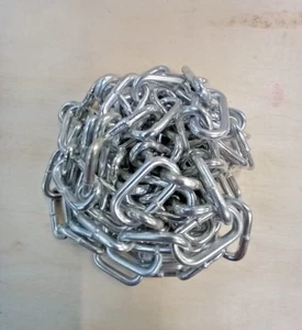 2.5 Metres of Zinc Plated Steel Welded Chain - 5mm x 28mm - Picture 1 of 2