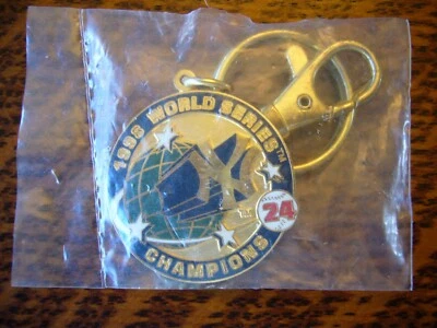 NEW YORK YANKEES METAL PETER DAVID 1998 WORLD SERIES CHAMPIONS KEY RING - RARE - Image 1 of 4