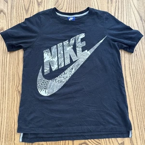 Nike Kurzarm Logo T-Shirt 100% Baumwolle Schwarz Blätterdruck Damen Größe Medium - Bild 1 von 4