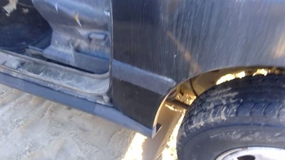 Geo Tracker Lh 1996 conductor izquierdo moldura trasera en cuarto panel OEM negro Foto 1 de 4