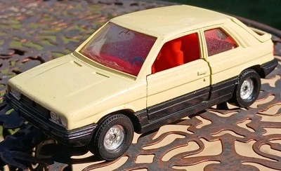 Corgi Renault 11 GTL en crema buen estado sin caja Foto 1 de 4