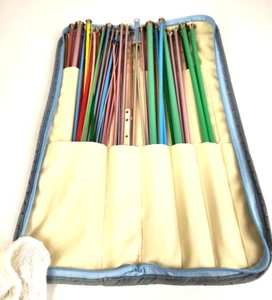 Astuccio porta aghi da maglia vintage con 30 set di ferri da maglia leggi per taglie - Foto 1 di 15