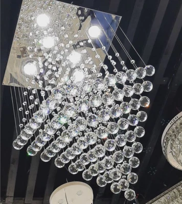 Lampadario con cristalli pendenti elegante moderno lampada da soffitto led  - Immagine 1 di 3