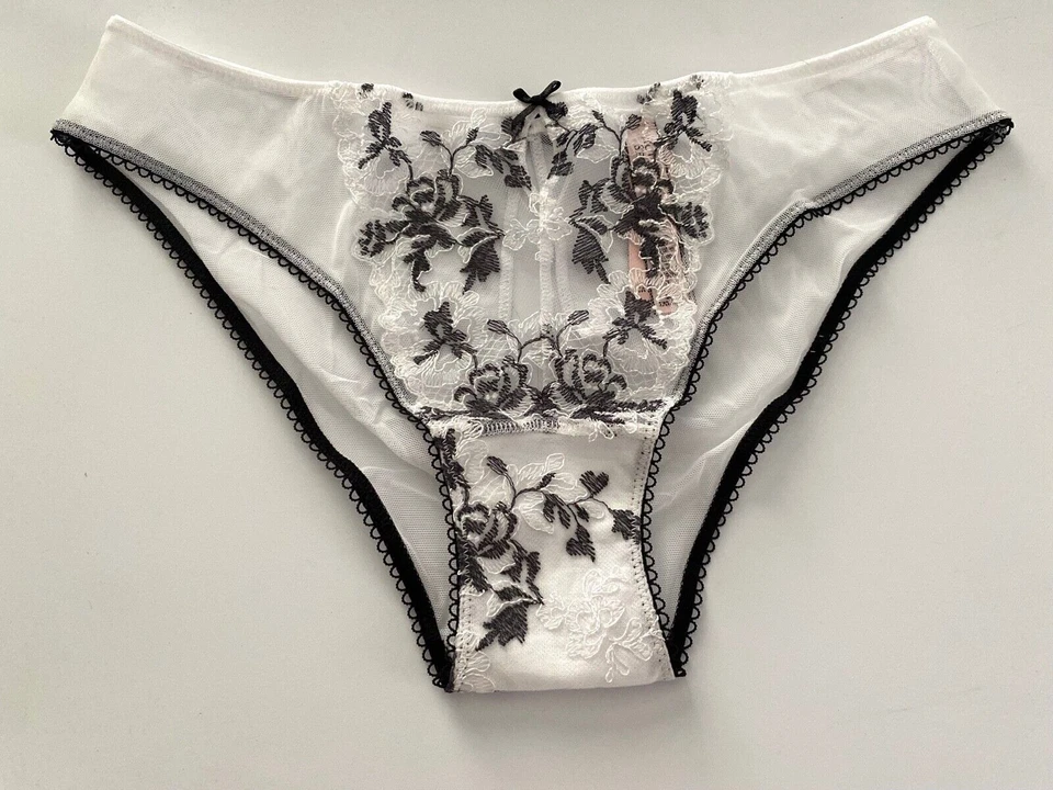 Victoria's Secret Panty Dream Angels Blanco Negro Malla Transparente Floral Cheekini Abierto Foto 1 de 4