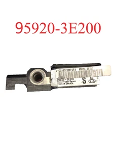 SENSOR IMPACTO CHOQUE DELANTERO KIA SORENTO PN: 95920-3E200 (P) - Imagen 1 de 3